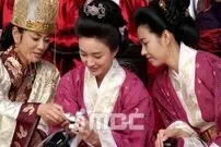 عکس| سفر به تاریخ؛ «بانو یوها» با دامن پلنگی در جشن پایان سریال «جومونگ»