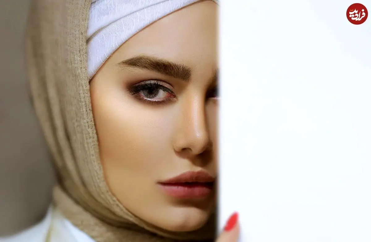 عکس| سفر در زمان؛ «سحر قریشی» در میدان تایمز نیویورک؛ سال 1403