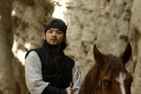 ببینید| سفر به تاریخ؛ پشت‌صحنۀ زمین خوردن «تسو» از اسب و زخمی شدنش در «سریال جومونگ»