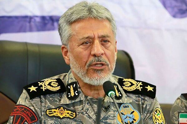 عکس؛ سفر در زمان؛ «کاظم صدیقی و دریادار سیاری» در بیت رهبری؛ سال 1386
