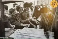 تصویری عجیب از صف مردم برای مشاهده اسامی قبول شدگان کنکور پزشکی!