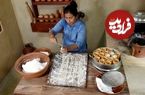 ببینید؛ غذای روستایی در هند؛ پخت یک غذای سنتی با آرد گندم در ساقه های بامبو