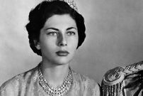 عکس| سفر در زمان؛ «ثریا، ملکه دو رگه ایران» در 67 سالگی و در یک مهمانی؛ سال 78
