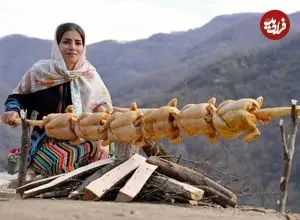 ببینید| غذای روستایی در ایران؛ کباب کردن مرغ کامل در روستایی کوهستانی