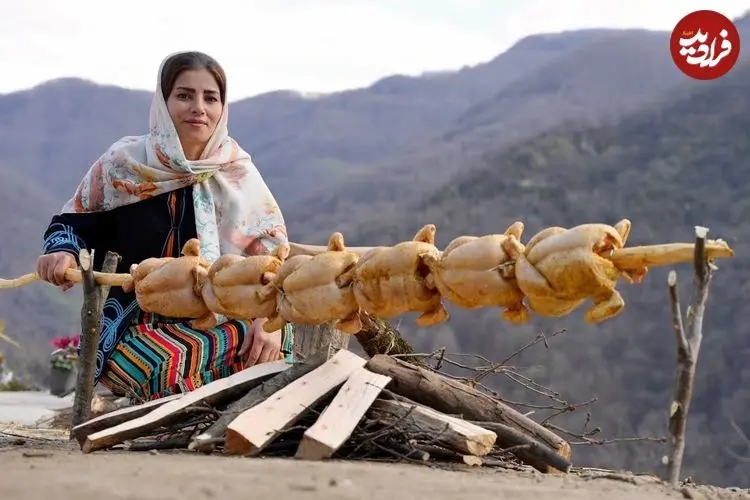 ببینید| غذای روستایی در ایران؛ کباب کردن مرغ کامل در روستایی کوهستانی