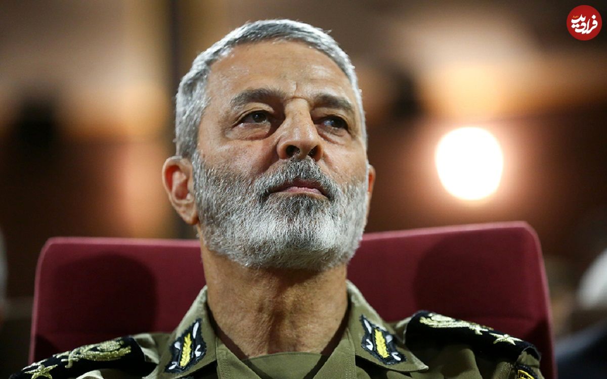 عکس؛ سفر در زمان؛ «دریادار سیاری در مراسم ختم مادر سرلشکر موسوی»؛ سال 97