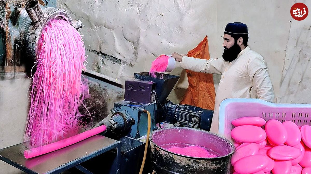 ببینید؛ مراحل جالب تولید سنتی صابون حمام در کارگاهی در پاکستان