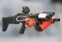 (عکس) این تفنگ عجیب به سر شلیک نمی‌کند