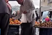 ببینید؛ روش جدید سرقت میوه هنگام خرید