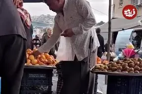 ببینید؛ روش جدید سرقت میوه هنگام خرید