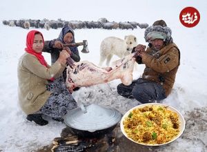 ببینید؛ غذای عشایری در افغانستان؛ پخت چلو بریانی با گوشت گوسفند در برف شدید 