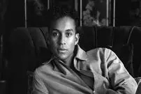 عکس| سفر در زمان؛ «جعفر جکسون برادر مایکل جکسون» در یک نشست در کالیفرنیا؛ سال 1393