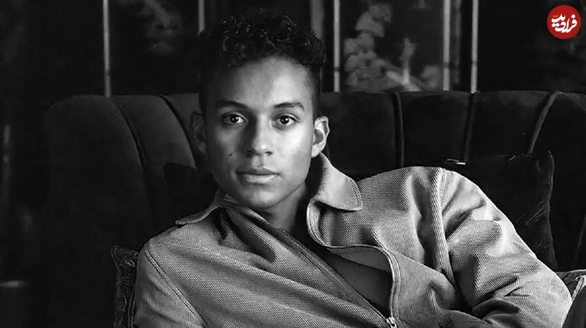 عکس| سفر در زمان؛ «جعفر جکسون برادر مایکل جکسون» در یک نشست در کالیفرنیا؛ سال 1393