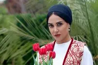 عکس| سفر زمان؛ چهرۀ «پریناز ایزدیار» در 9 سالگی در حال خواندن کتاب