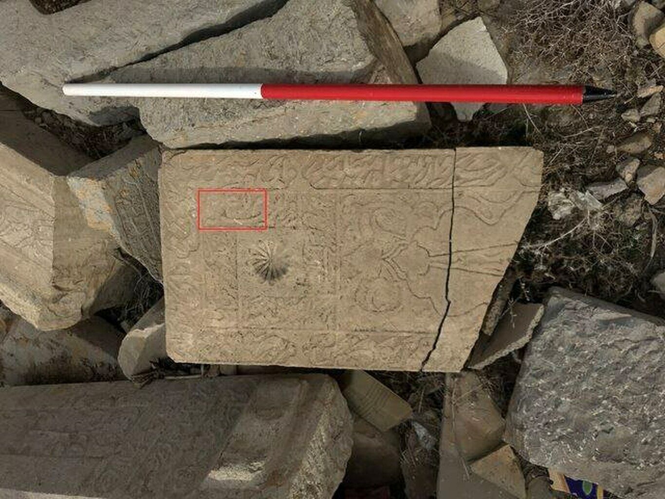 تخریب عجیب سنگ قبر‌های صفوی در اصفهان