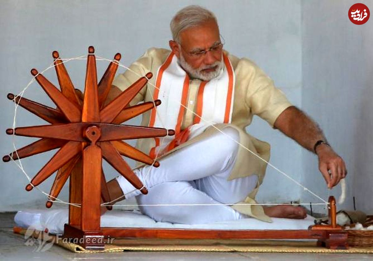 تصاویر/ نخست‌وزیر هند پای چرخ نخ‌ریسی