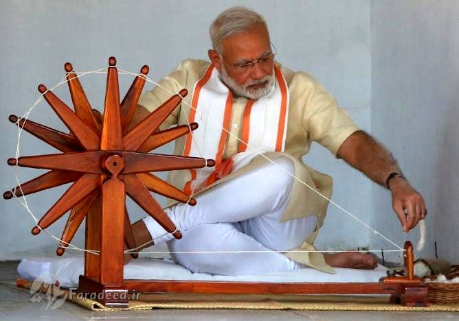 تصاویر/ نخست‌وزیر هند پای چرخ نخ‌ریسی