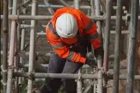 شیوه جالب آموزش کار در ارتفاع به زندانیان