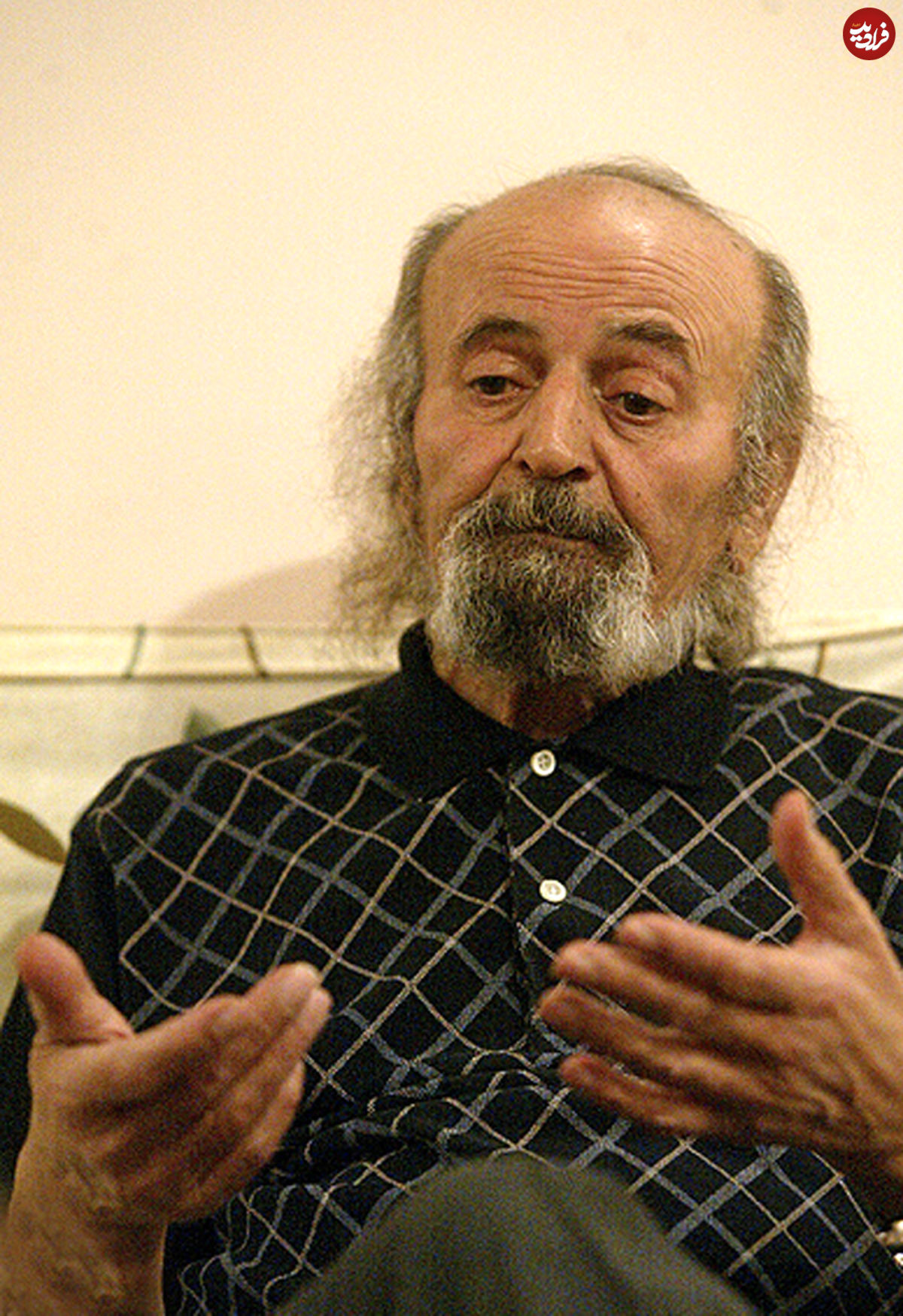 محمد حقوقی و نقدهای شعرگونه