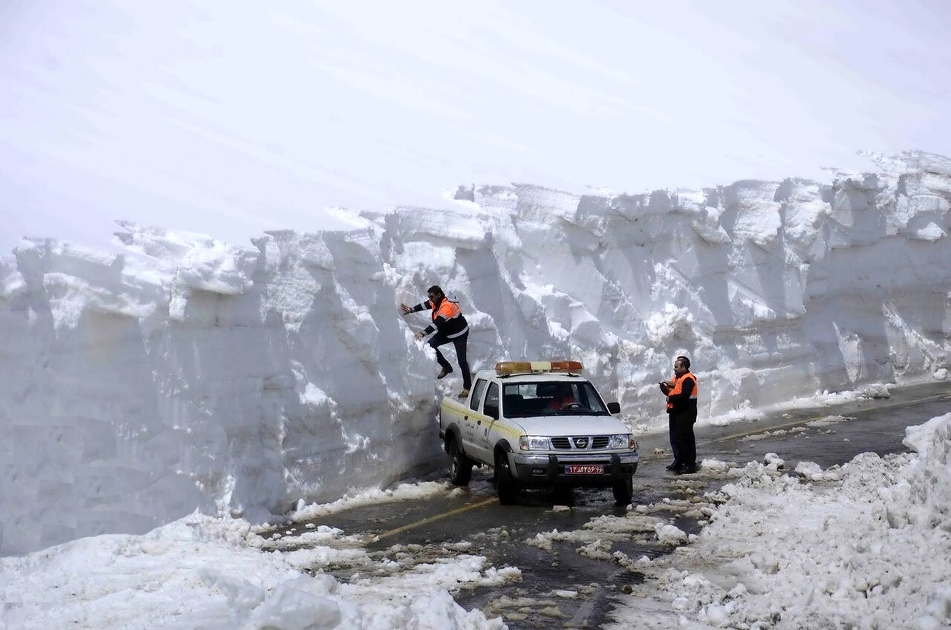 (ویدئو) ارتفاع باورنکردنیِ برف در مهاباد