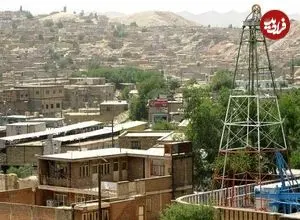 عکس| سفر زمان؛ اتومبیل‌های قدیمی در کنار چاه نفت در «مسجد سلیمان»؛ سال 1312