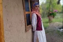 عکس| سفر در زمان؛ «نجمه زن غلام» در پشت صحنه سریال سوجان؛ سال 1403