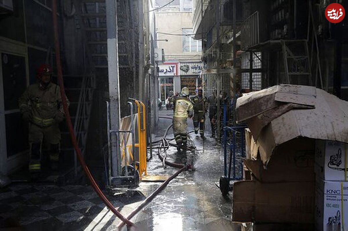 (ویدئو) اولین تصاویر از آتش‌سوزی در یکی از پاساژهای بازار تهران