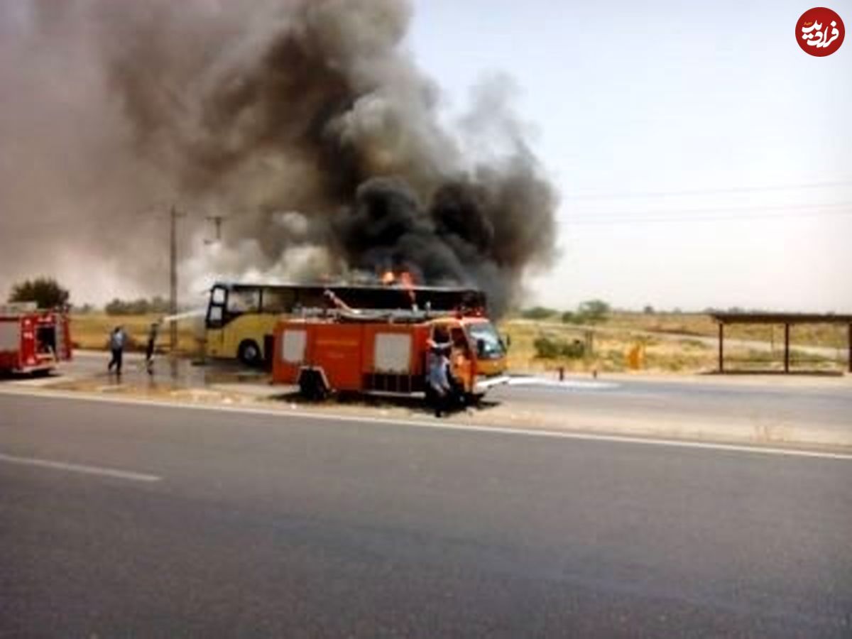عکس/ اتوبوس درون‌شهری در اتوبان آزادگان آتش گرفت