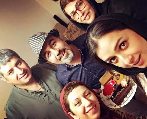 عکس/ جشن تولد عطاران در کنار همسرش و ترانه علیدوستی