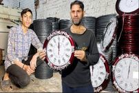 ببینید؛ مراحل شگفت انگیز تولید انبوه ساعت دیواری 