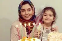 عکسی دیده نشده و زیرخاکی از بهنوش بختیاری در کنار آزاده نامداری و دخترش