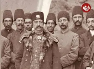 عکس| سفر زمان؛ تصویری از «ناصرالدین شاه با دوربین روی تخت مرمر»؛ 134 سال قبل