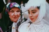 عکس| سفر زمان؛ «حمیده خیرآبادی و پروین سلیمانی» در نمایی از فیلم سفر بخیر؛ سال 73