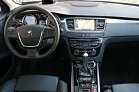 تصاویر/ تفاوت جایگاه دو فرانسوی در ایران