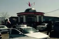 عکس/ مسافران نوروزی بر سر مزار هادی نوروزی