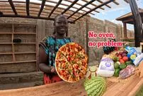 ببینید| غذای روستایی در کنیا؛ پخت پیتزا بدون فر روی آتش در روستا