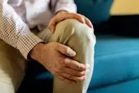 رگ به رگ شدن زانو؛ علل، علائم و توصیه‌ها