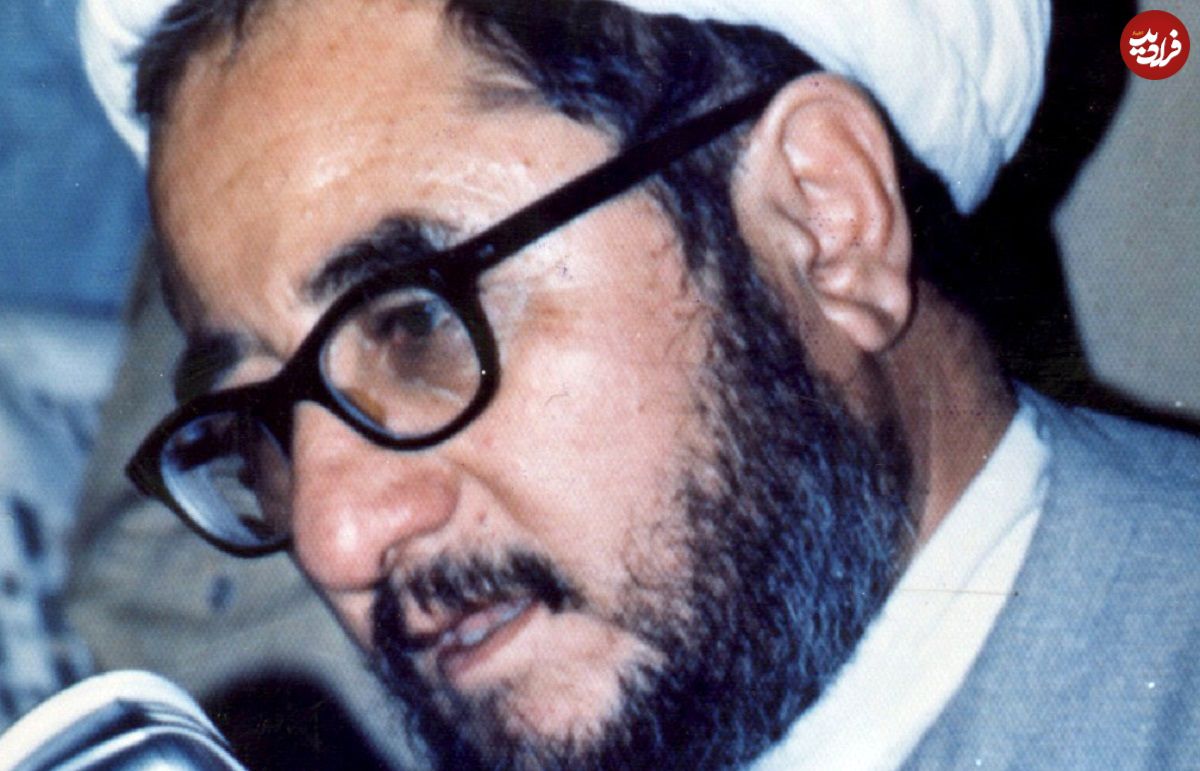 عکس؛ سفر در زمان؛ «محمدصادق خلخالی و همراهان» در حال صرف غذا در لیبی؛ دهه 60