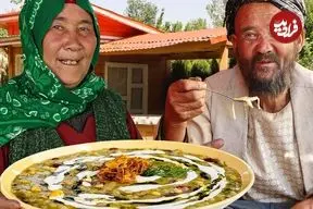 ببینید| غذای روستایی در افغانستان؛ پخت آش رشته سنتی توسط زوج مسن افغان