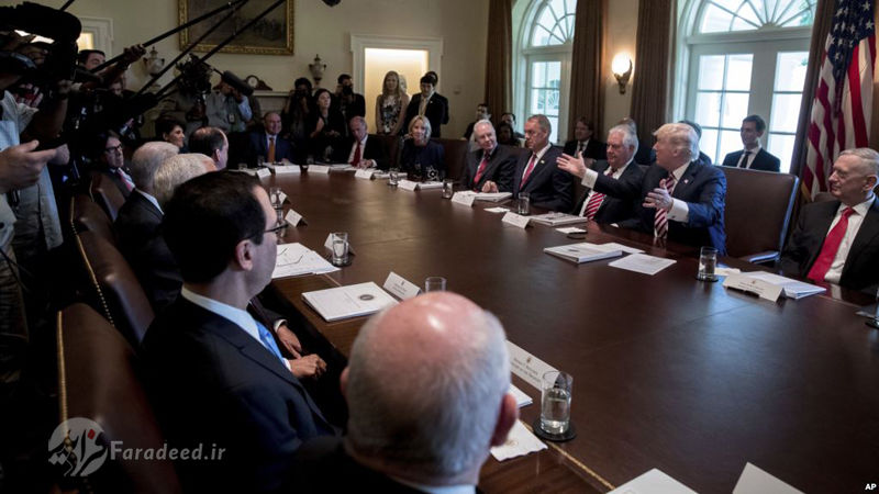 تصاویر/ جنجال اولین جلسه کابینه ترامپ