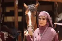 عکس| سفر به گذشته؛ «قنواء، ندیمه هیام» سریال رویای نیمه شب در پشت صحنه سریال عشق کوفی