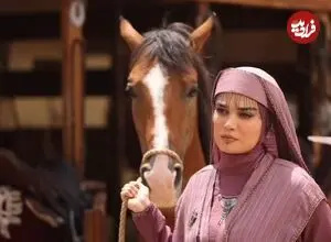 عکس| سفر به گذشته؛ «قنواء، ندیمه هیام» سریال رویای نیمه شب در پشت صحنه سریال عشق کوفی