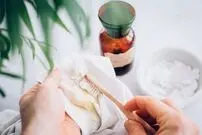 چگونه لکه عرق را از روی لباس پاک کنیم؟