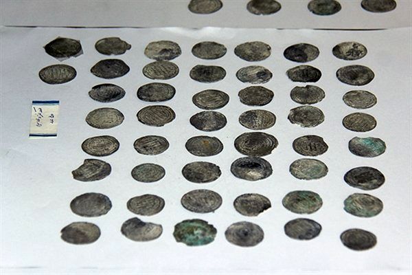 کشف ۴۰۴ قطعه سکه تاریخی