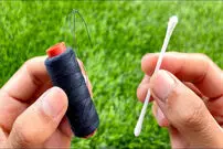 (ویدئو) یک ترفند سریع برای سوزن نخ کردن با کمک یک گوش پاک کن 
