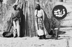 عکس| سفر زمان؛ منظرۀ یک «نخلستان و سایبان‌های باغبانی» در بندر جاسک؛ 133 سال قبل