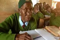 (عکس) جزئیات درگذشت پیرترین دانش‌آموز جهان