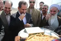 (تصویر) استقبال از جهانگیری با نان و ماست