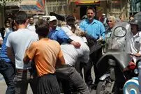 (ویدیو) اولین ویدیو از درگیری شدید وانتی‌های دوره گرد با کسبه مغازه‌دار در ملارد کرج