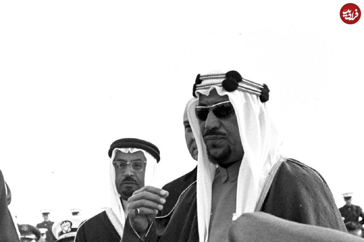 عکس؛ سفر در زمان؛ «ملک سعود، پادشاه عربستان در میان اقوام و محافظین»؛ سال 1333